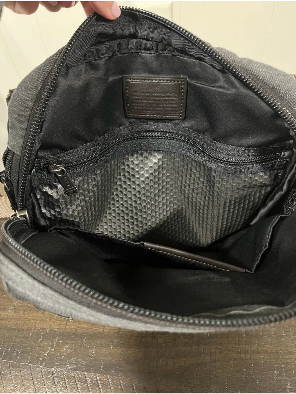 Tumi Alpha Bravo Annapolis Shoulder Bag Business Casual Leather Luxury Premium
